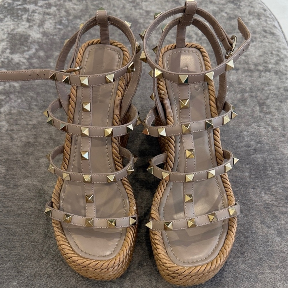 Valentino Garavani
Rockstud Wedge Sandals With Calfskin Straps 95MM
